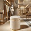 Une boutique de mode luxueuse avec un éclairage chaleureux, des vêtements élégants, un mannequin dans une tenue élégante, et un mobilier de magasin chic, avec au premier plan un Pouf design chic - un ottoman rond de couleur crème avec des accents dorés.